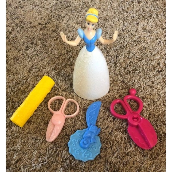 2102 Hasbro ~ Play Doh Spin & Style Cinderella Set ~ Disney Princess - Picture 1 of 6